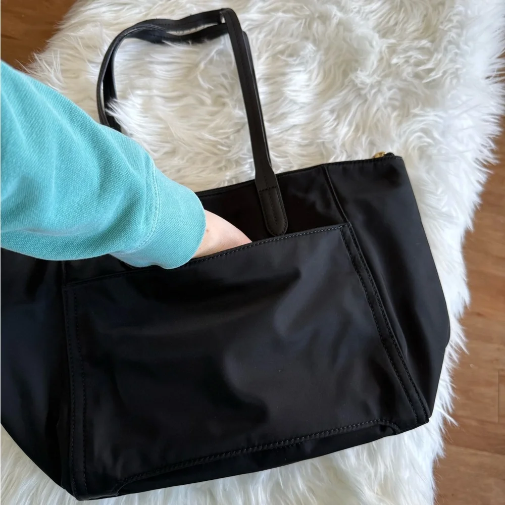 🔥Michael Kors | Black Purse with Zip Close and Trolly Sleeve and Tons of Storage